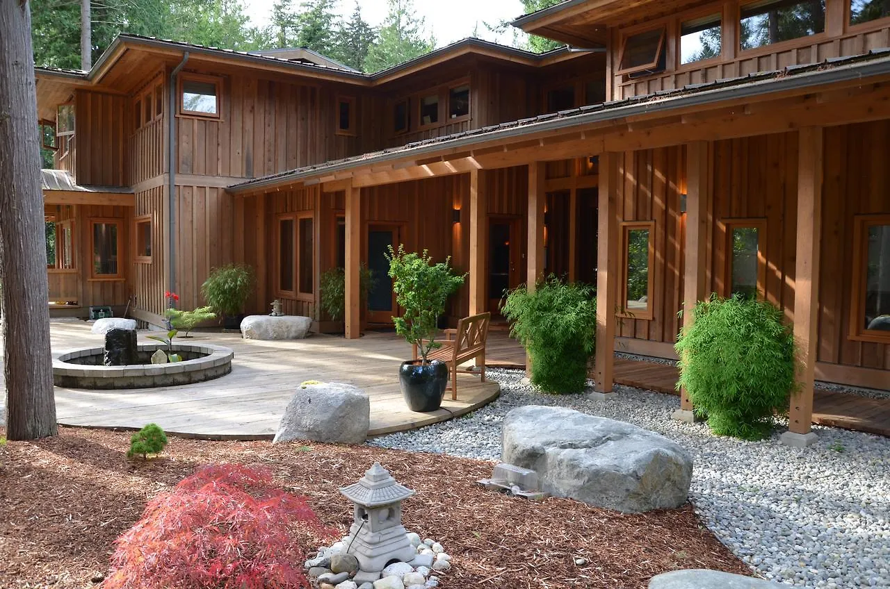Shades Of Jade Inn & Spa Roberts Creek Bed & Breakfast