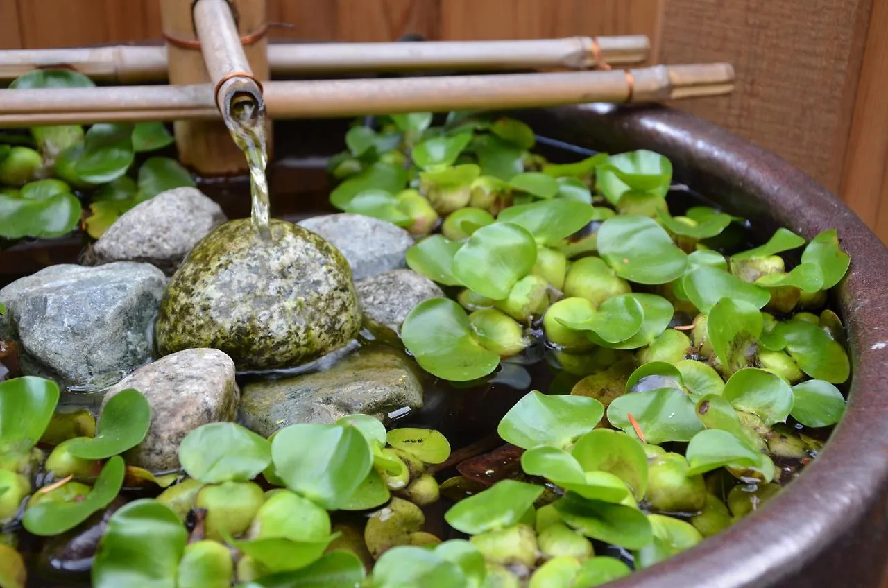 ***** Bed & Breakfast Shades Of Jade Inn & Spa Roberts Creek Canada