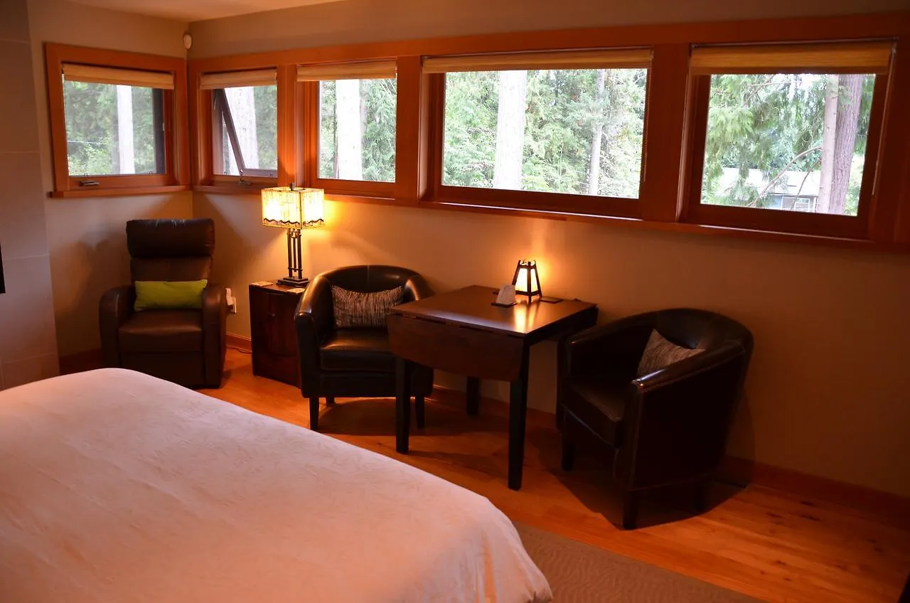 Shades Of Jade Inn & Spa Roberts Creek