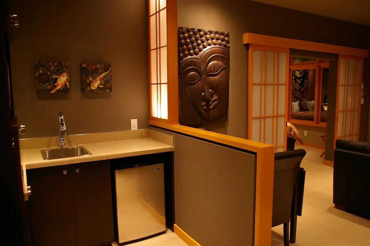 Shades Of Jade Inn & Spa Roberts Creek Canada