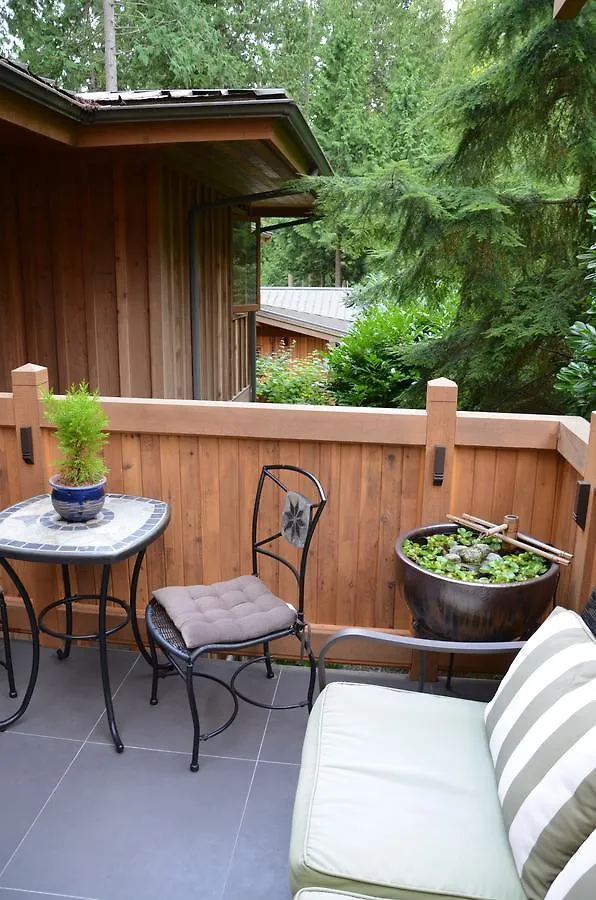 ***** Bed & Breakfast Shades Of Jade Inn & Spa Roberts Creek Canada
