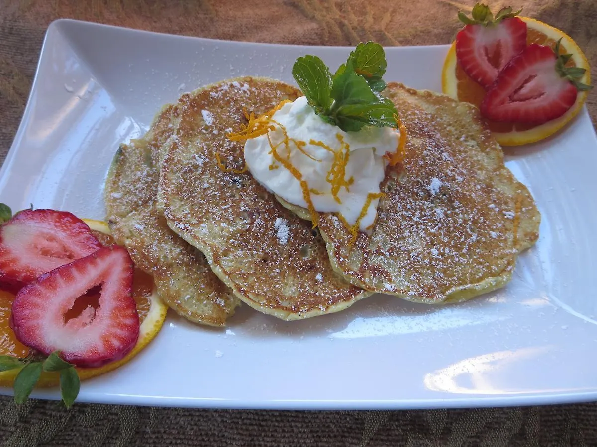 Shades Of Jade Inn & Spa Roberts Creek Bed & Breakfast